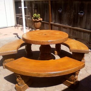 Round Roses Table