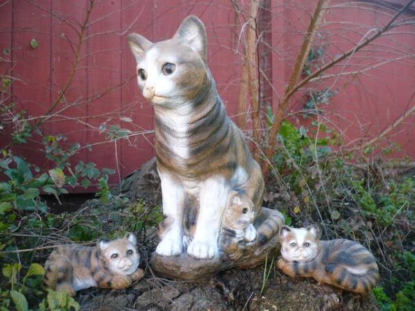 Cat with kitten - Image 2